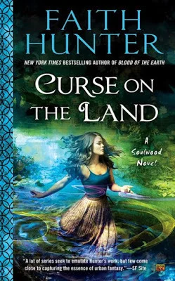 Featured image for Résumé de 'Curse on the Land' par Faith Hunter