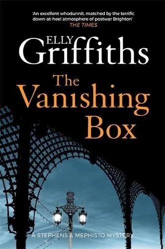 Featured image for Résumé de 'The Vanishing Box' par Elly Griffiths