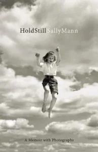 Featured image for Résumé de 'Hold Still: A Memoir with Photographs' par Sally Mann