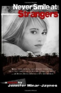Featured image for Résumé de 'Never Smile at Strangers' par Jennifer Jaynes
